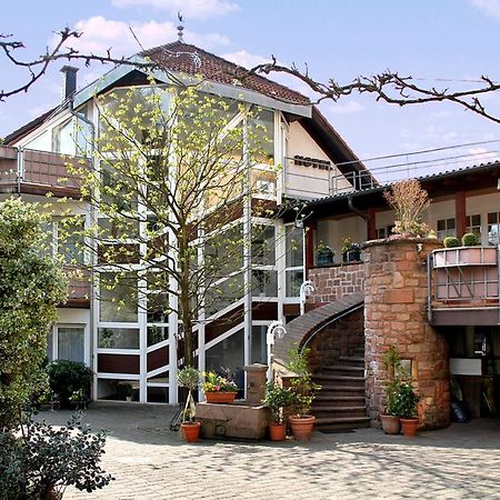 Hotel- Restaurant Zum Schwan Waldfischbach-Burgalben Dış mekan fotoğraf