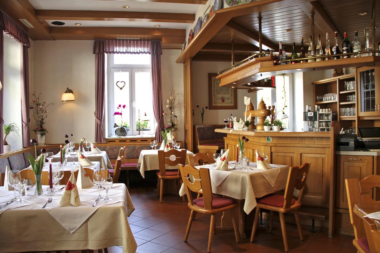 Hotel- Restaurant Zum Schwan Waldfischbach-Burgalben Dış mekan fotoğraf