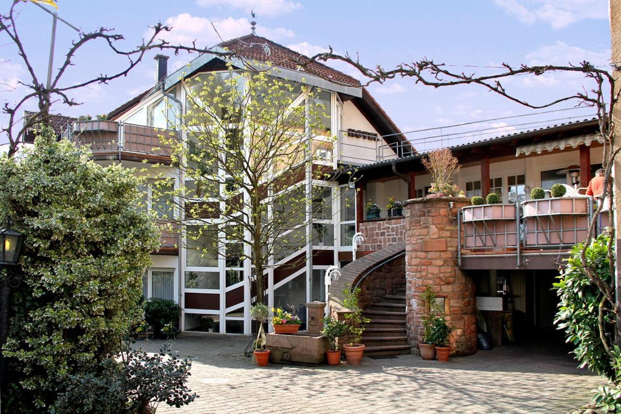 Hotel- Restaurant Zum Schwan Waldfischbach-Burgalben Dış mekan fotoğraf